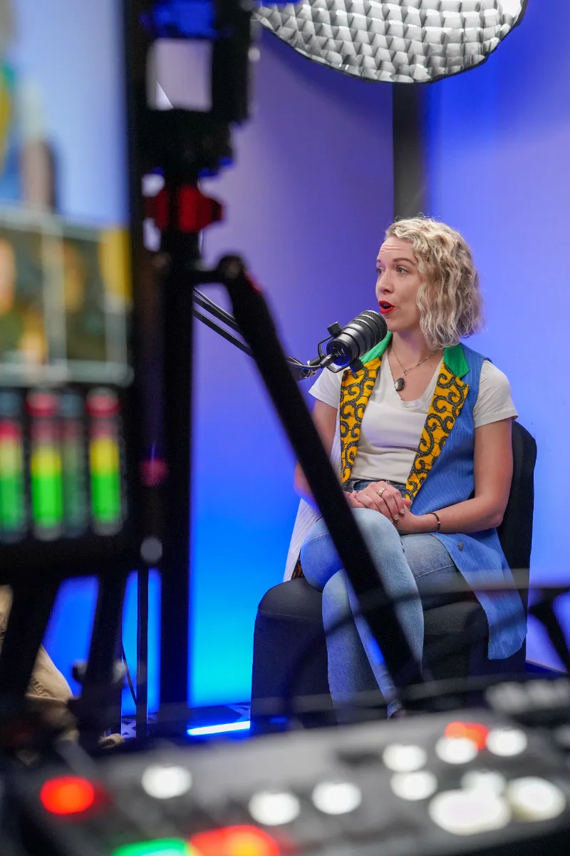 Guest recording a podcast episode at EO Ignite